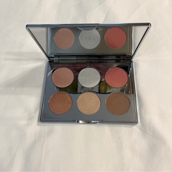 Becca Apres Ski Glow Face Palette. Limited Edition. Discontinued. NIB. - Picture 2 of 3